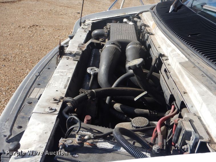 image for item LT9029 1996 Ford E350  shuttle bus