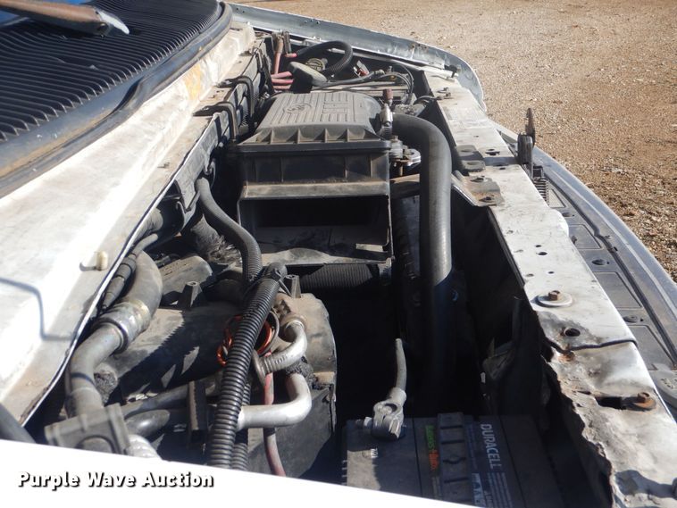 image for item LT9029 1996 Ford E350  shuttle bus