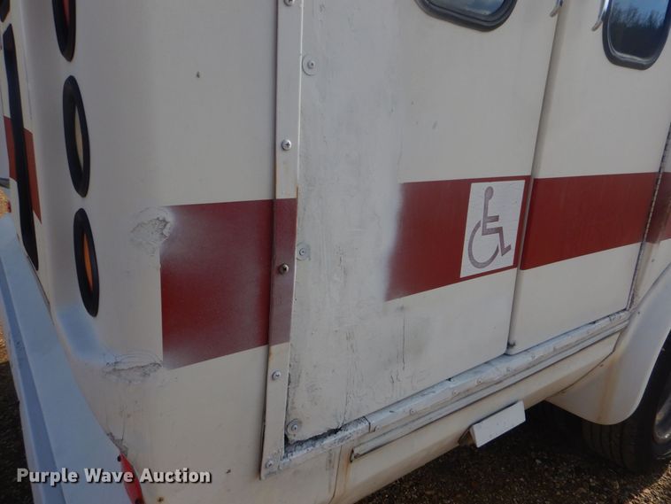 image for item LT9029 1996 Ford E350  shuttle bus