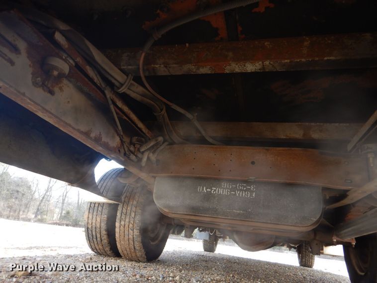 image for item LT9029 1996 Ford E350  shuttle bus