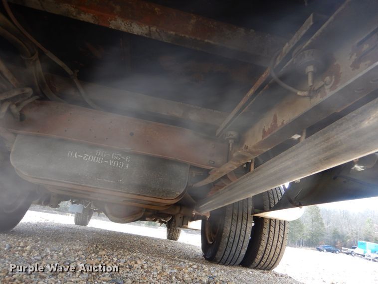 image for item LT9029 1996 Ford E350  shuttle bus