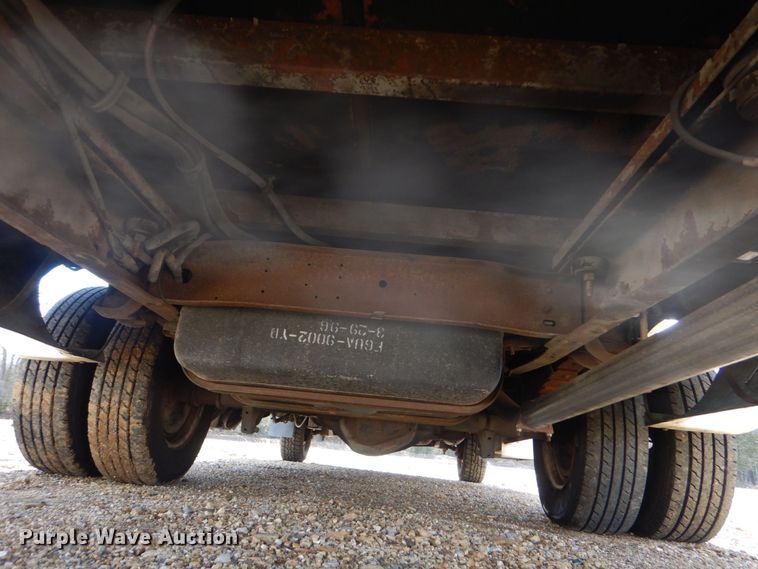 image for item LT9029 1996 Ford E350  shuttle bus