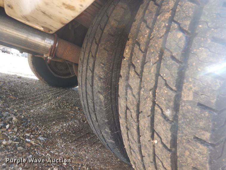 image for item LT9029 1996 Ford E350  shuttle bus