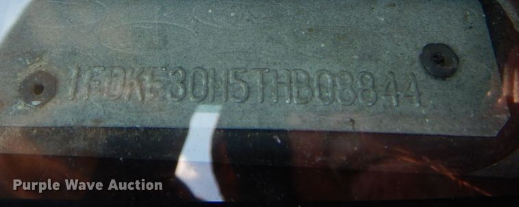 image for item LT9029 1996 Ford E350  shuttle bus