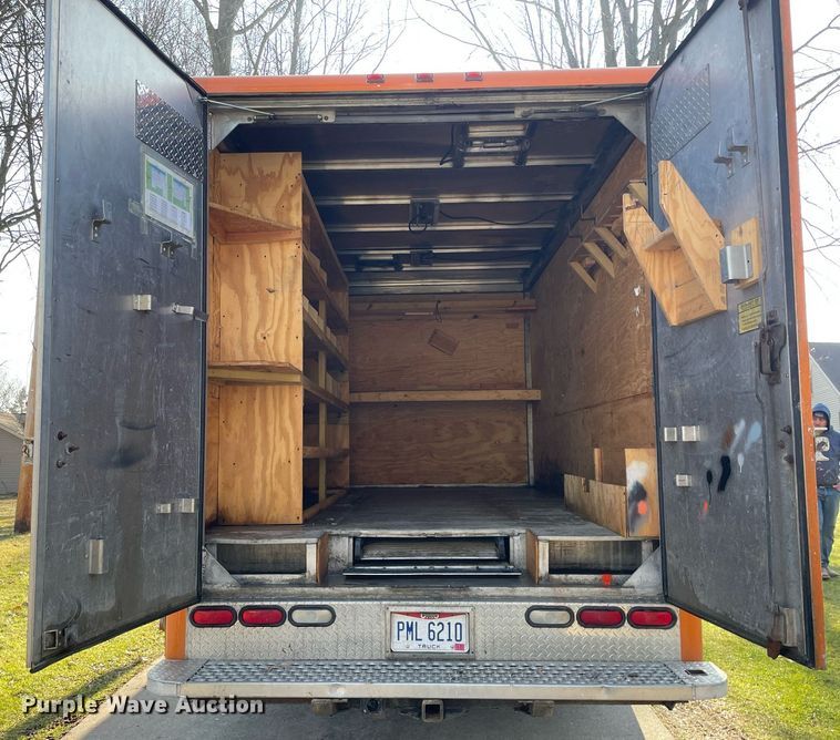 image for item MA9813 2006 GMC W4500  box truck