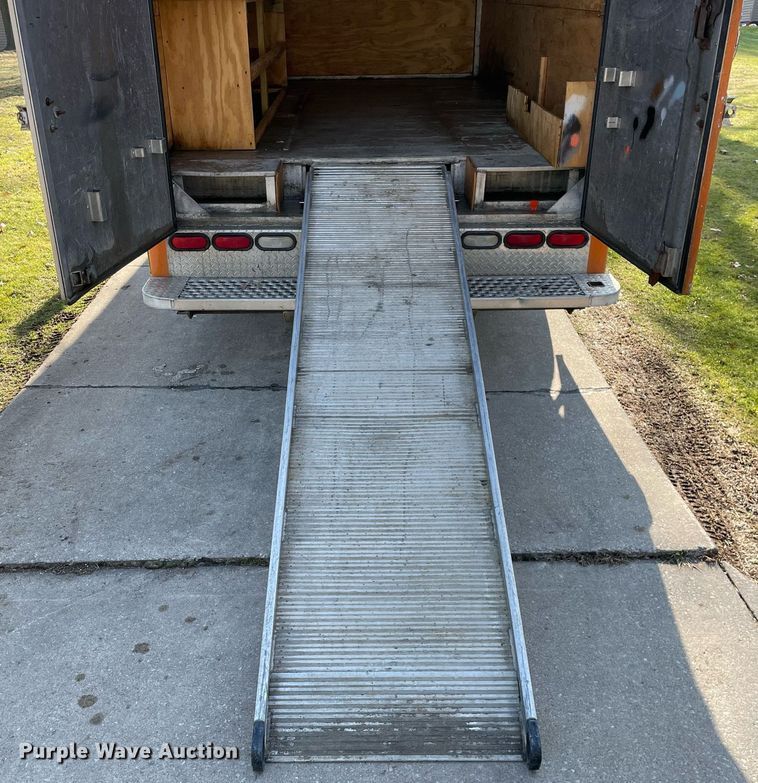 image for item MA9813 2006 GMC W4500  box truck