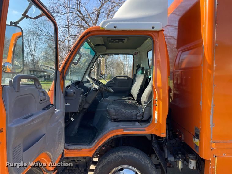 image for item MA9813 2006 GMC W4500  box truck