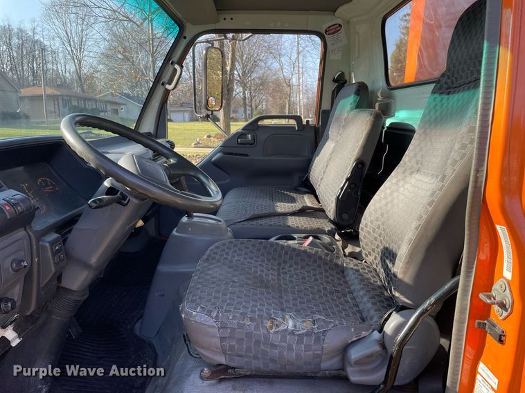 image for item MA9813 2006 GMC W4500  box truck