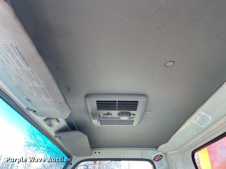 image for item MA9813 2006 GMC W4500  box truck