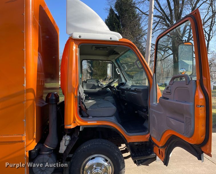 image for item MA9813 2006 GMC W4500  box truck