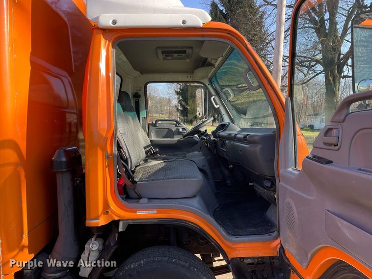 image for item MA9813 2006 GMC W4500  box truck