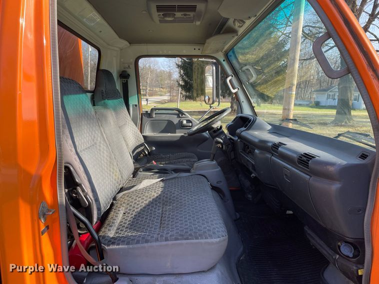 image for item MA9813 2006 GMC W4500  box truck