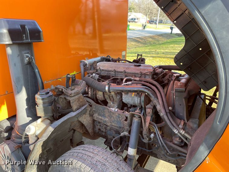 image for item MA9813 2006 GMC W4500  box truck