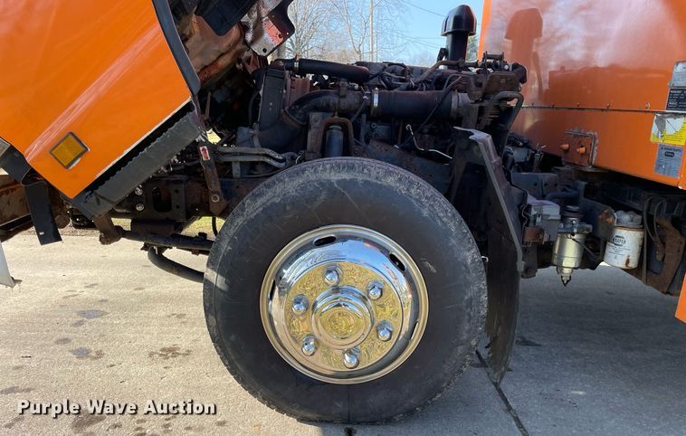 image for item MA9813 2006 GMC W4500  box truck