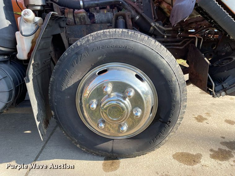 image for item MA9813 2006 GMC W4500  box truck