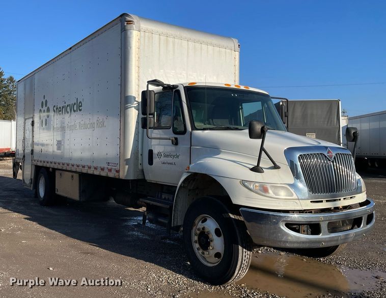 image for item MA9814 2016 International 4300  box truck