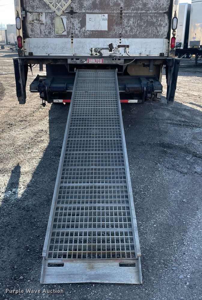 image for item MA9814 2016 International 4300  box truck