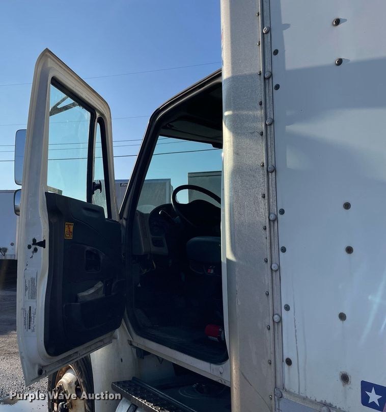 image for item MA9814 2016 International 4300  box truck