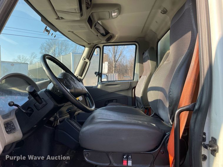 image for item MA9814 2016 International 4300  box truck