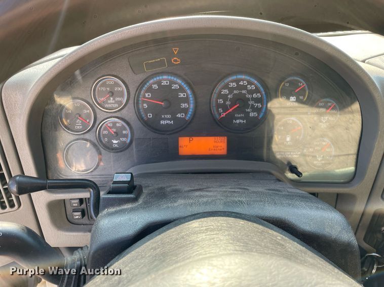 image for item MA9814 2016 International 4300  box truck