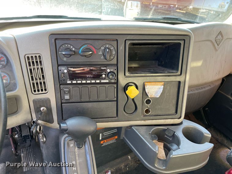 image for item MA9814 2016 International 4300  box truck