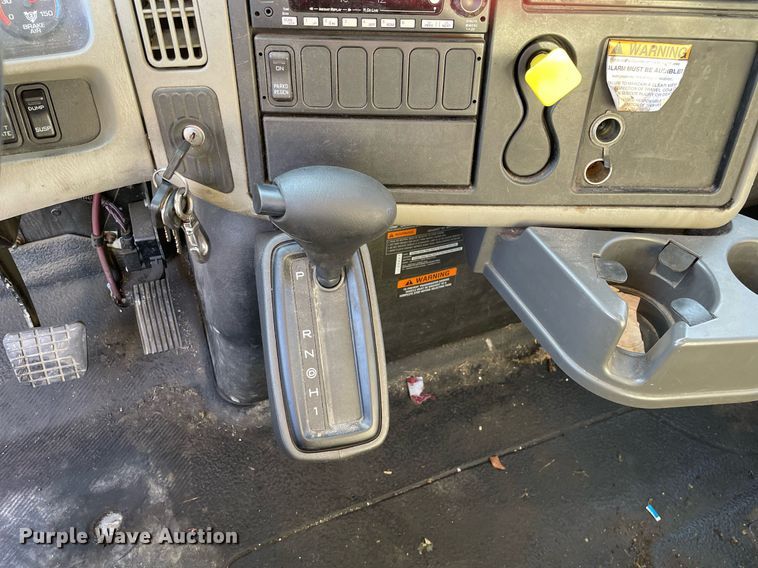 image for item MA9814 2016 International 4300  box truck