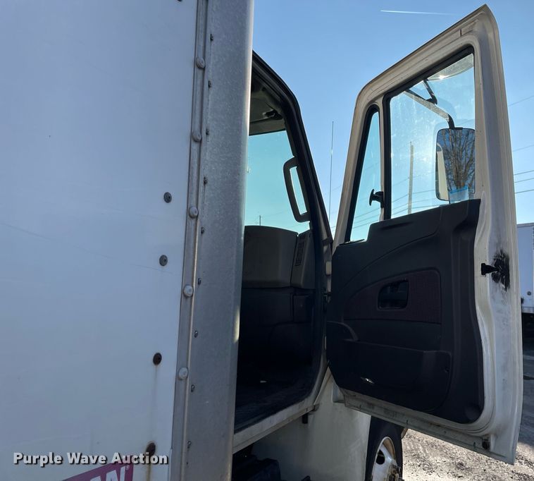 image for item MA9814 2016 International 4300  box truck