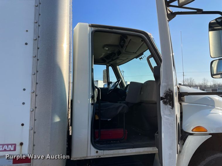 image for item MA9814 2016 International 4300  box truck