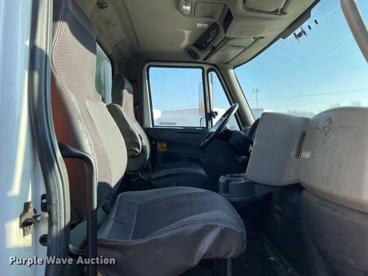 image for item MA9814 2016 International 4300  box truck