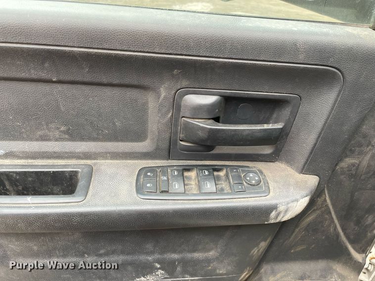 image for item MA9815 2012 Dodge Ram 5500HD  Crew Cab flatbed truck