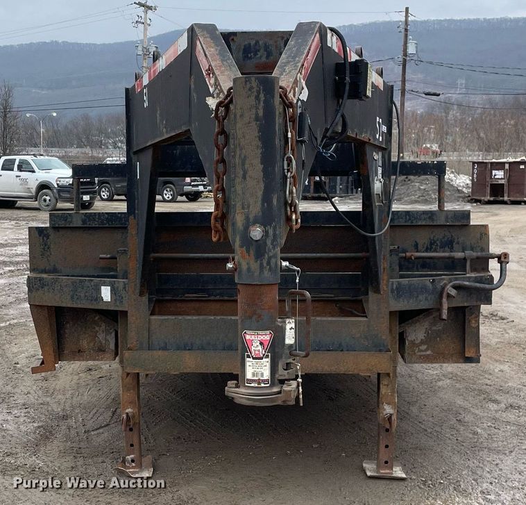 image for item MA9817 2006 Apache  equipment trailer
