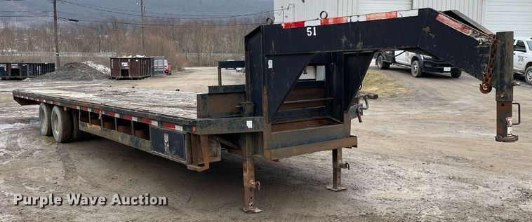 image for item MA9817 2006 Apache  equipment trailer