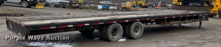 image for item MA9817 2006 Apache  equipment trailer