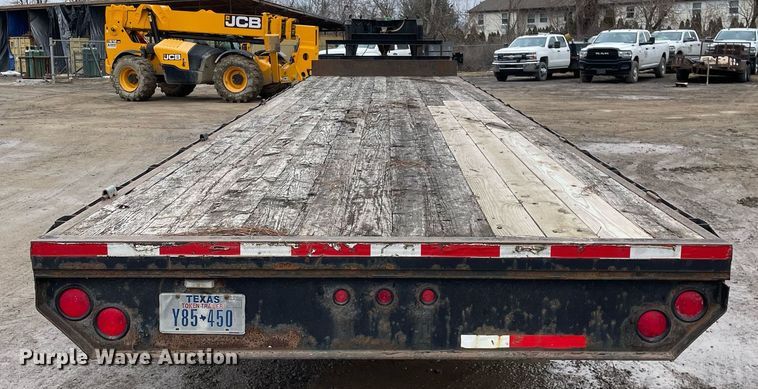 image for item MA9817 2006 Apache  equipment trailer