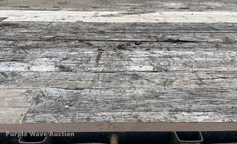 image for item MA9817 2006 Apache  equipment trailer