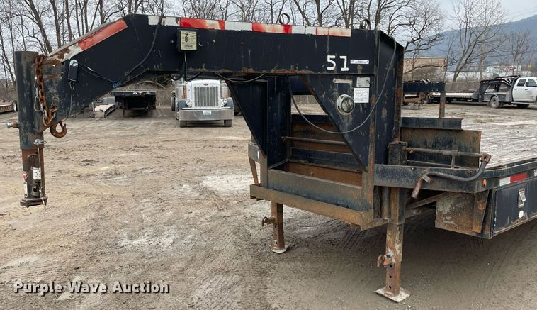 image for item MA9817 2006 Apache  equipment trailer