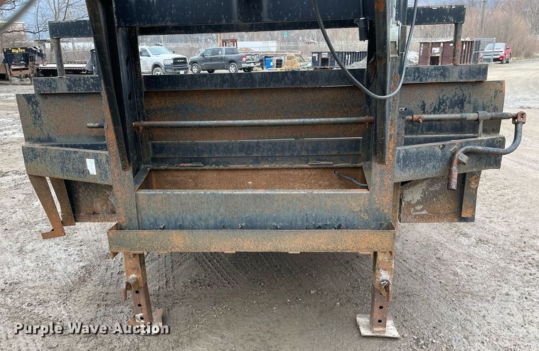 image for item MA9817 2006 Apache  equipment trailer