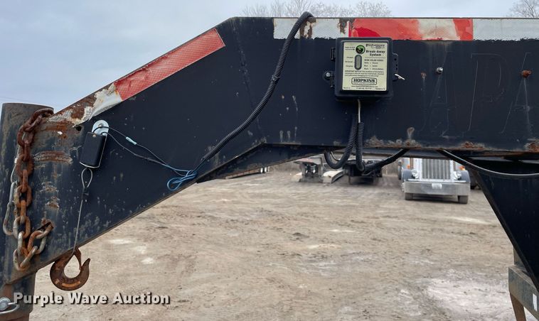 image for item MA9817 2006 Apache  equipment trailer