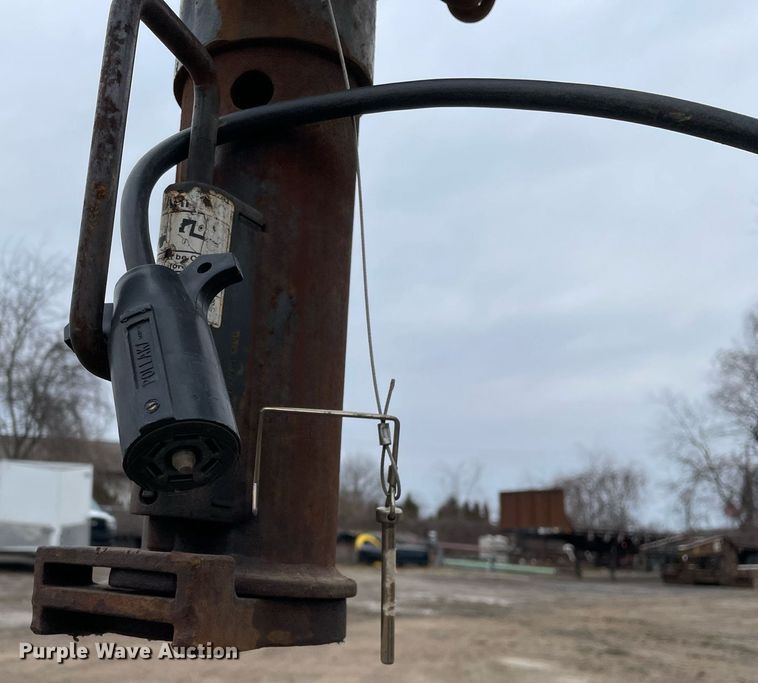 image for item MA9817 2006 Apache  equipment trailer