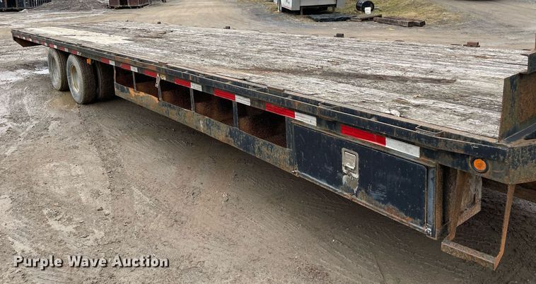 image for item MA9817 2006 Apache  equipment trailer