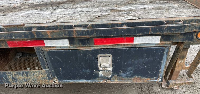 image for item MA9817 2006 Apache  equipment trailer