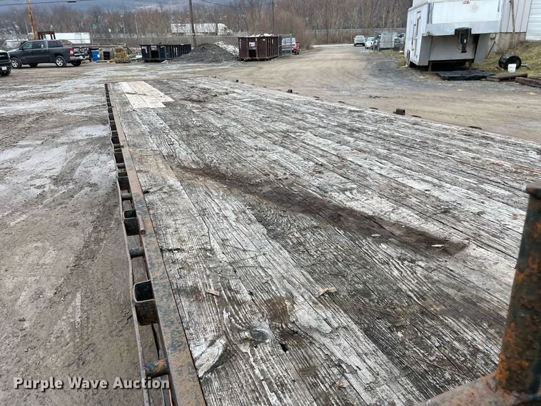 image for item MA9817 2006 Apache  equipment trailer