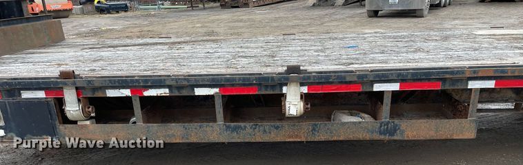 image for item MA9817 2006 Apache  equipment trailer