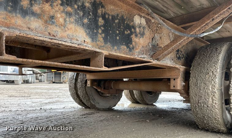 image for item MA9817 2006 Apache  equipment trailer