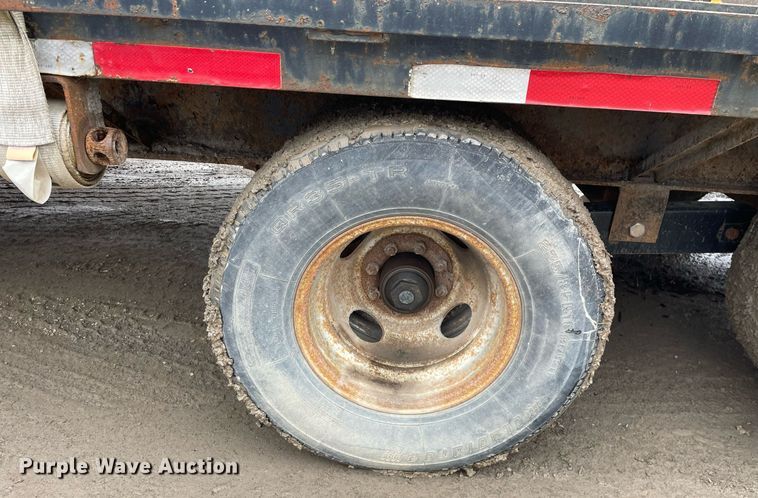 image for item MA9817 2006 Apache  equipment trailer