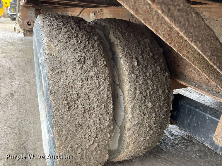 image for item MA9817 2006 Apache  equipment trailer