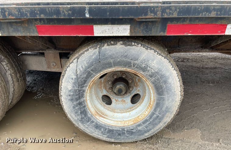 image for item MA9817 2006 Apache  equipment trailer