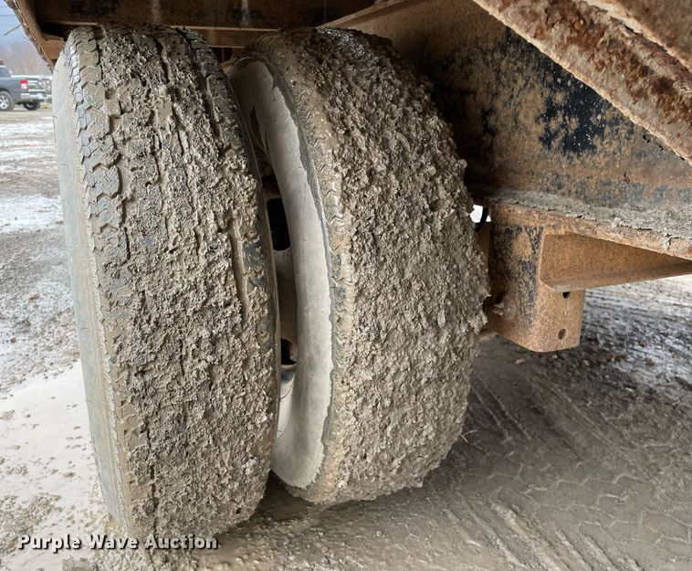 image for item MA9817 2006 Apache  equipment trailer