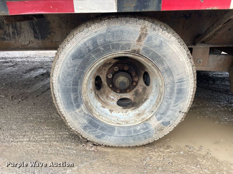 image for item MA9817 2006 Apache  equipment trailer