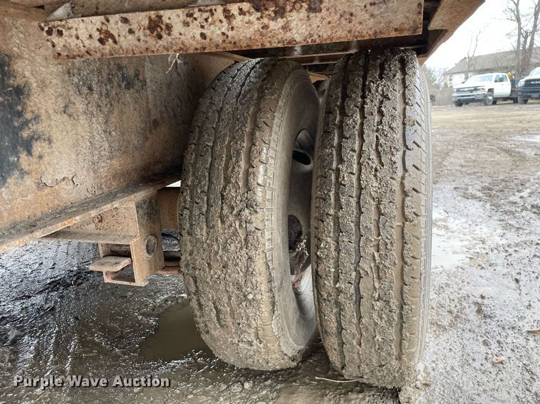 image for item MA9817 2006 Apache  equipment trailer